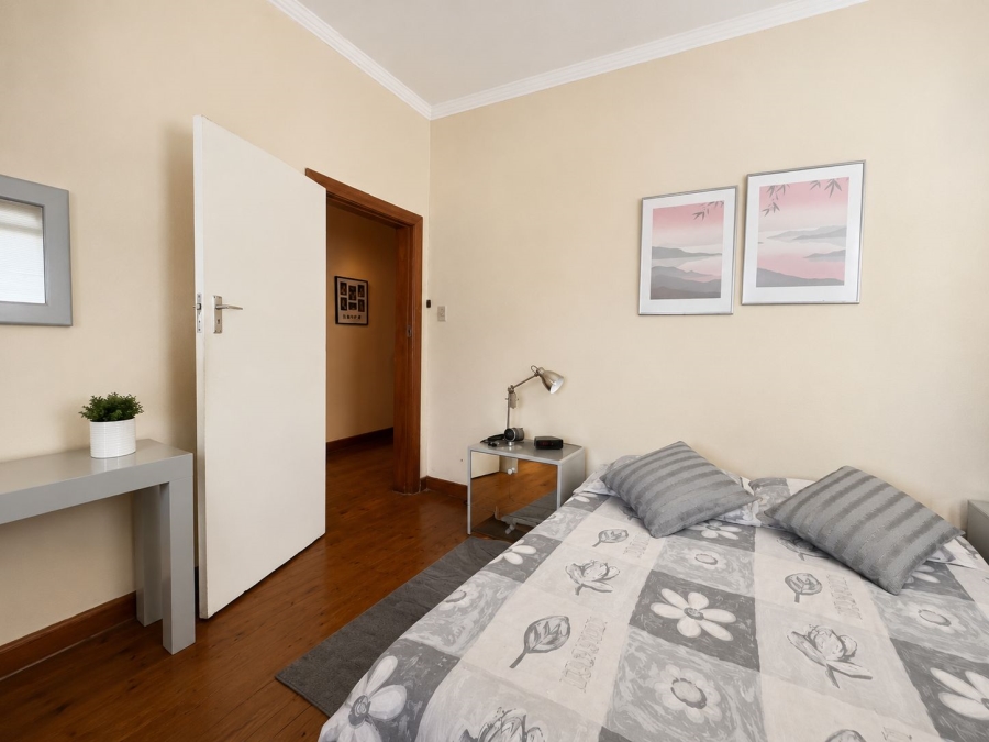 2 Bedroom Property for Sale in Vredehoek Western Cape